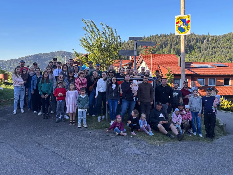 Traditionelles Maibaumstellen gefolgt von erfolgreichem Maifest🌲🥾☀️🍻